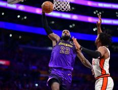 开云体育下载-湖人队老将表现抢眼，助球队获胜