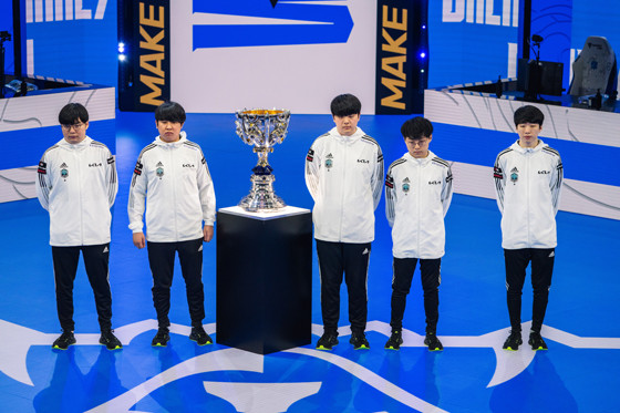 开云体育登录-HKA翻盘DRX,ShowMaker操刀奇招英雄翻盘强强对话2025世界赛,强势挺进下一轮的简单介绍