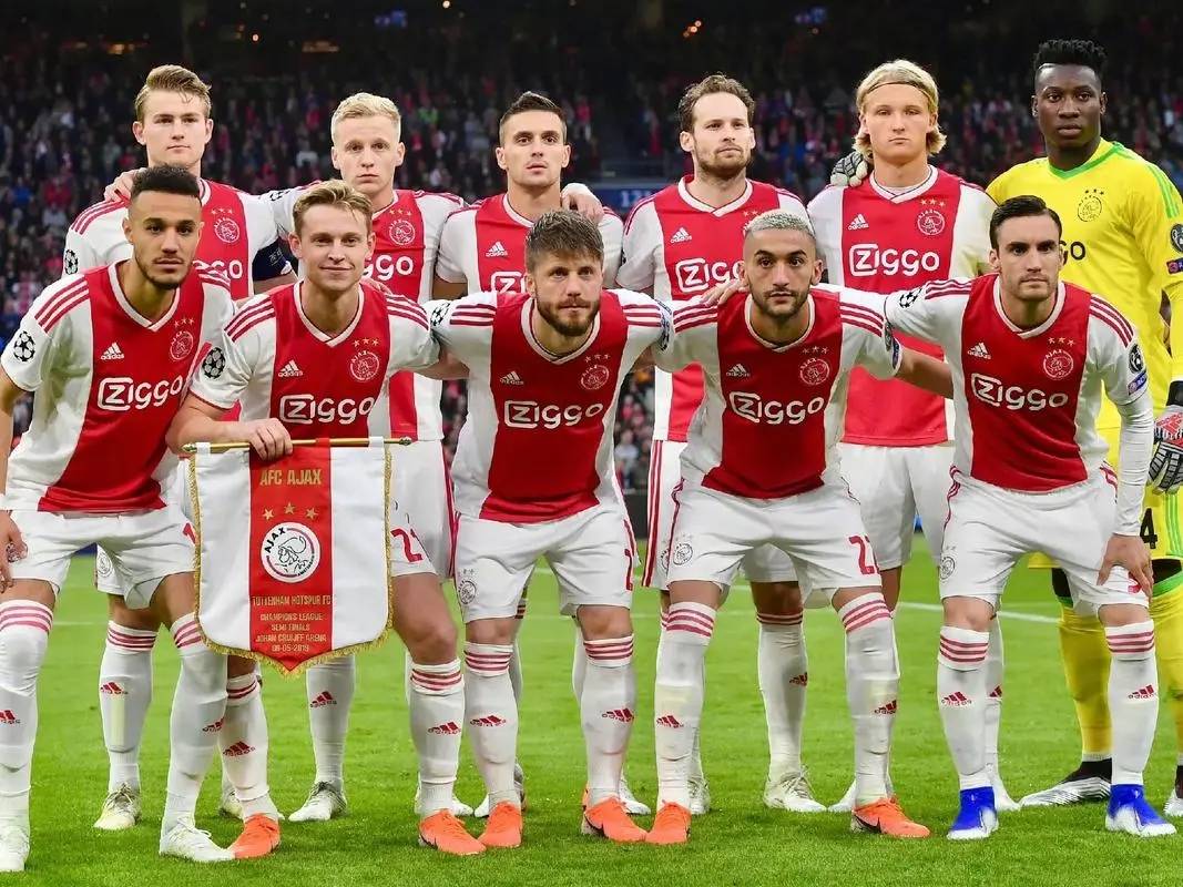 开云官网-包含阿贾克斯主场大胜海伦芬，荷甲领先榜首的词条