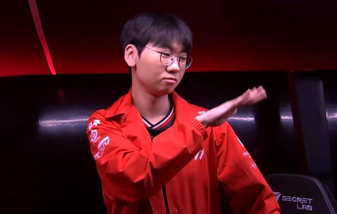 开云体育APP下载-T1碾压HLE，Knight开启传奇时刻顶尖较量全球总决赛，成为赛场最大亮点