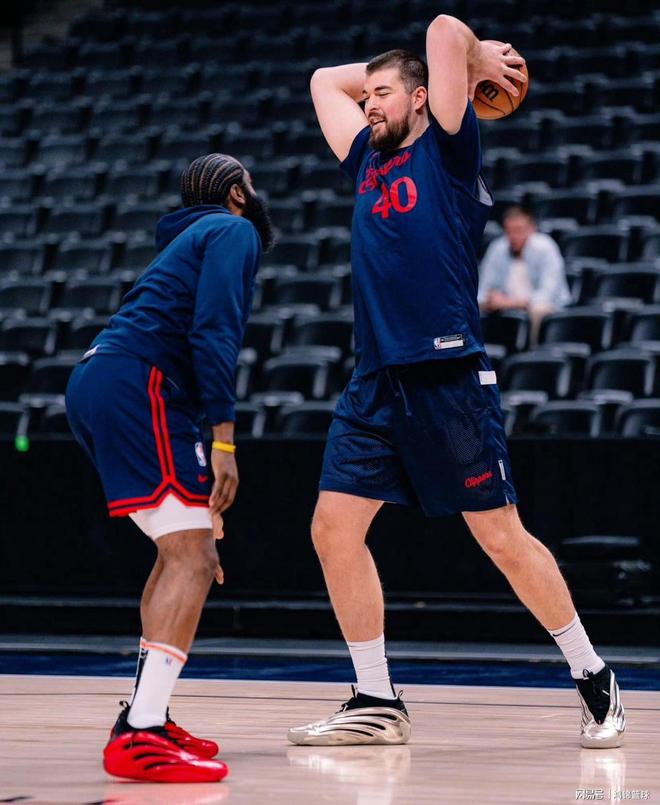 开云体育中国-快船核心合练状态回归，球队备战下一场
