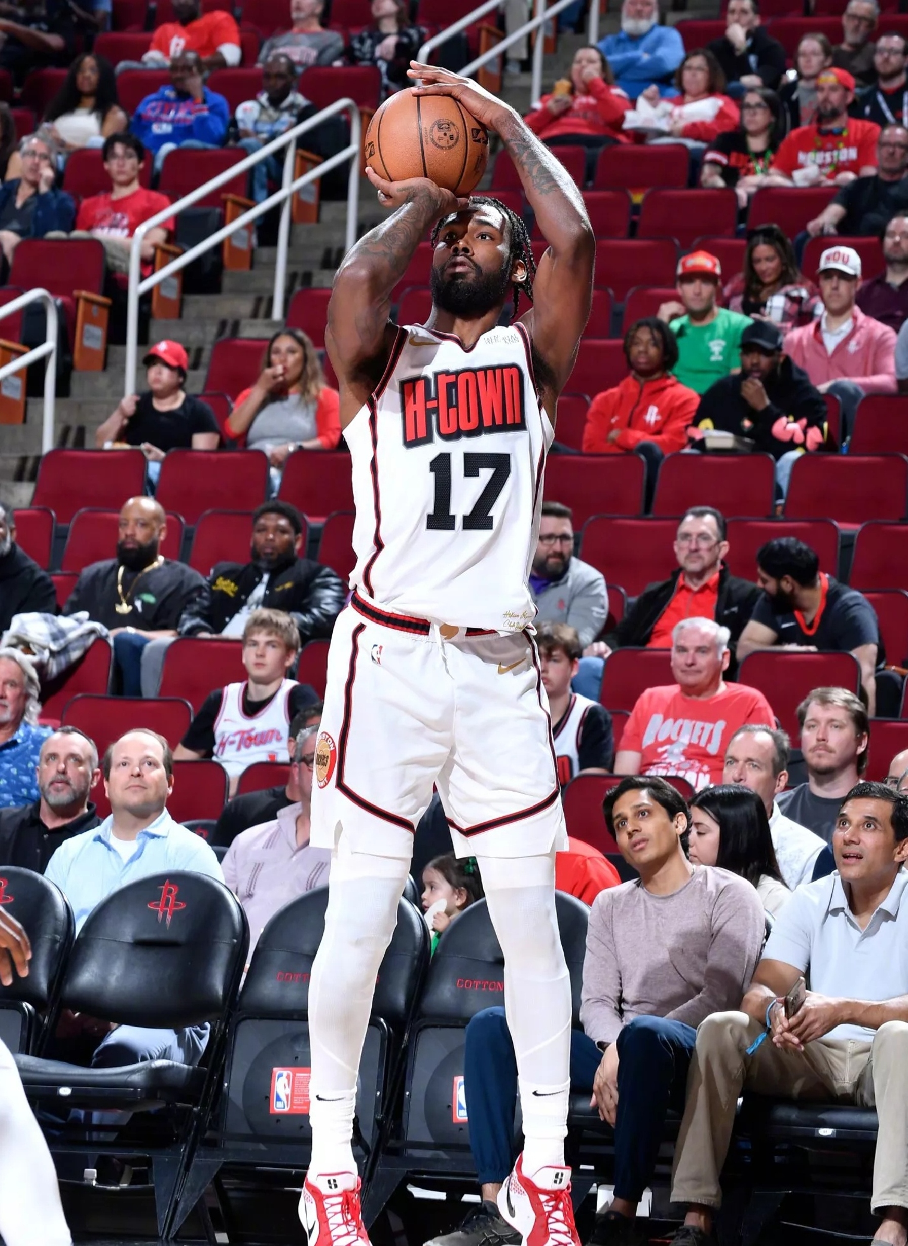 开云体育app-热火队突破魔术队重围，取得胜利