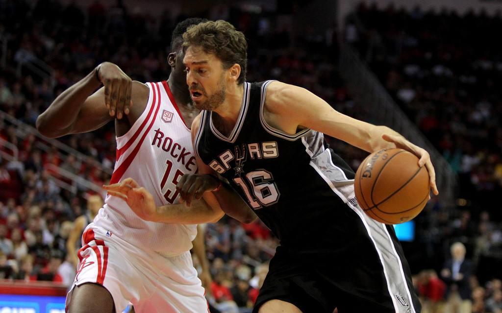 开云APP-灰狼大胜马刺，结束三连败的简单介绍