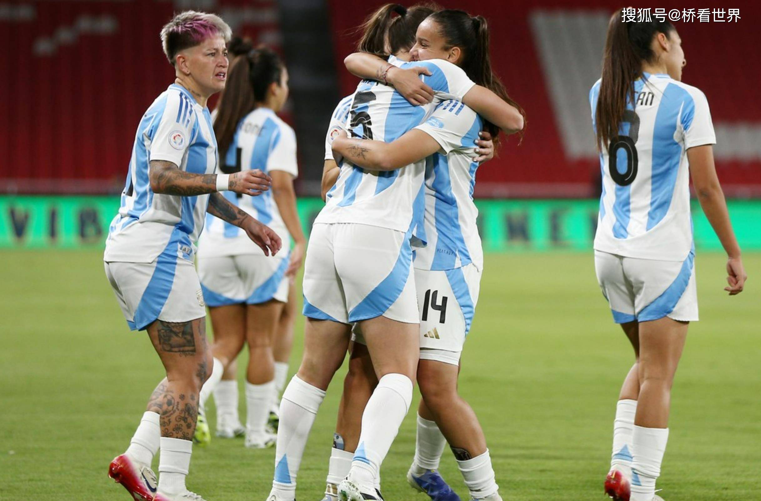 开云体育在线-非洲女足比赛掀起热潮,球迷狂热