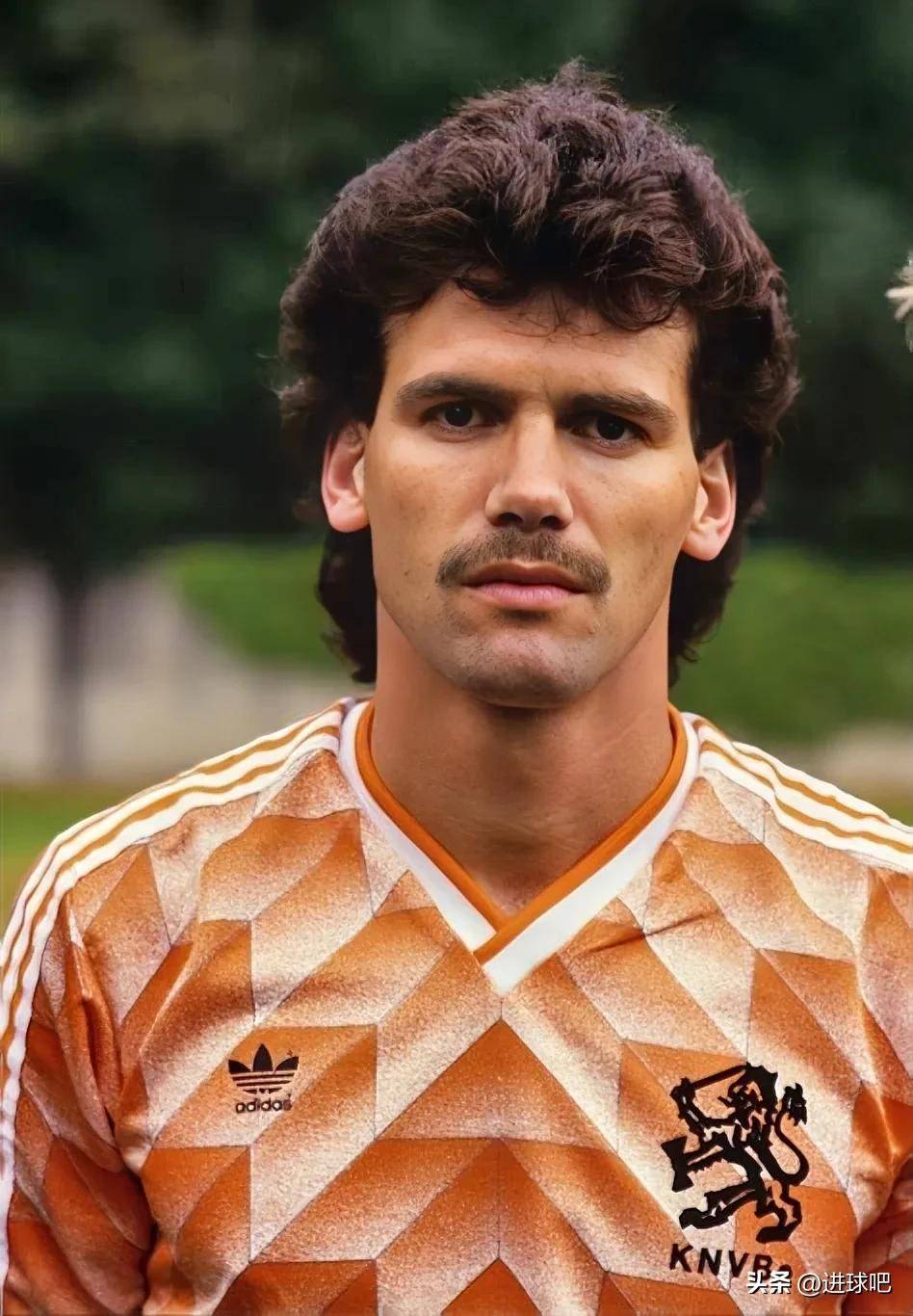 开云体育官方网站-荷兰天王亮相，帮助球队夺得胜利