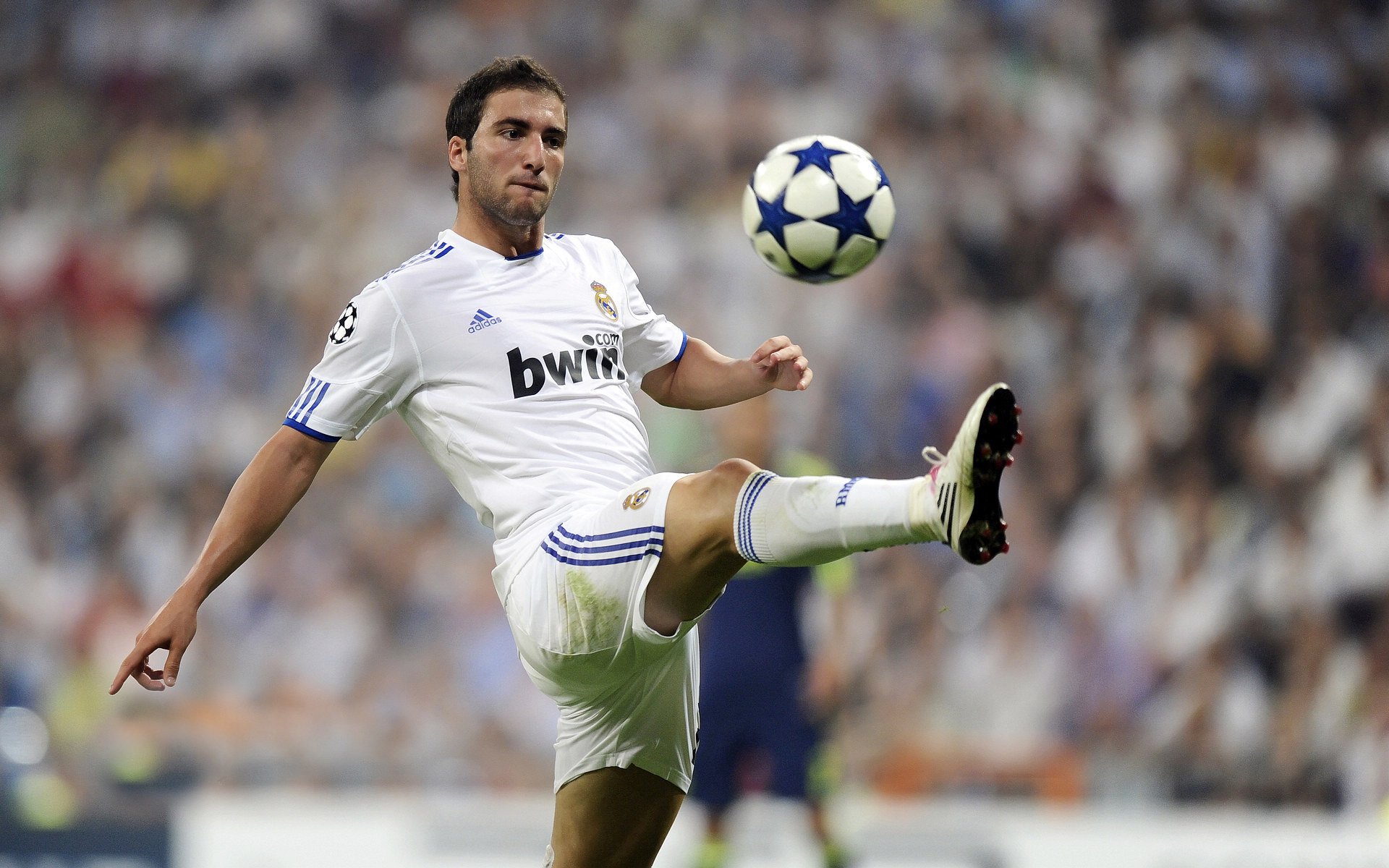 开云体育官网-临门一球的韵律,当张继科执掌绿茵场