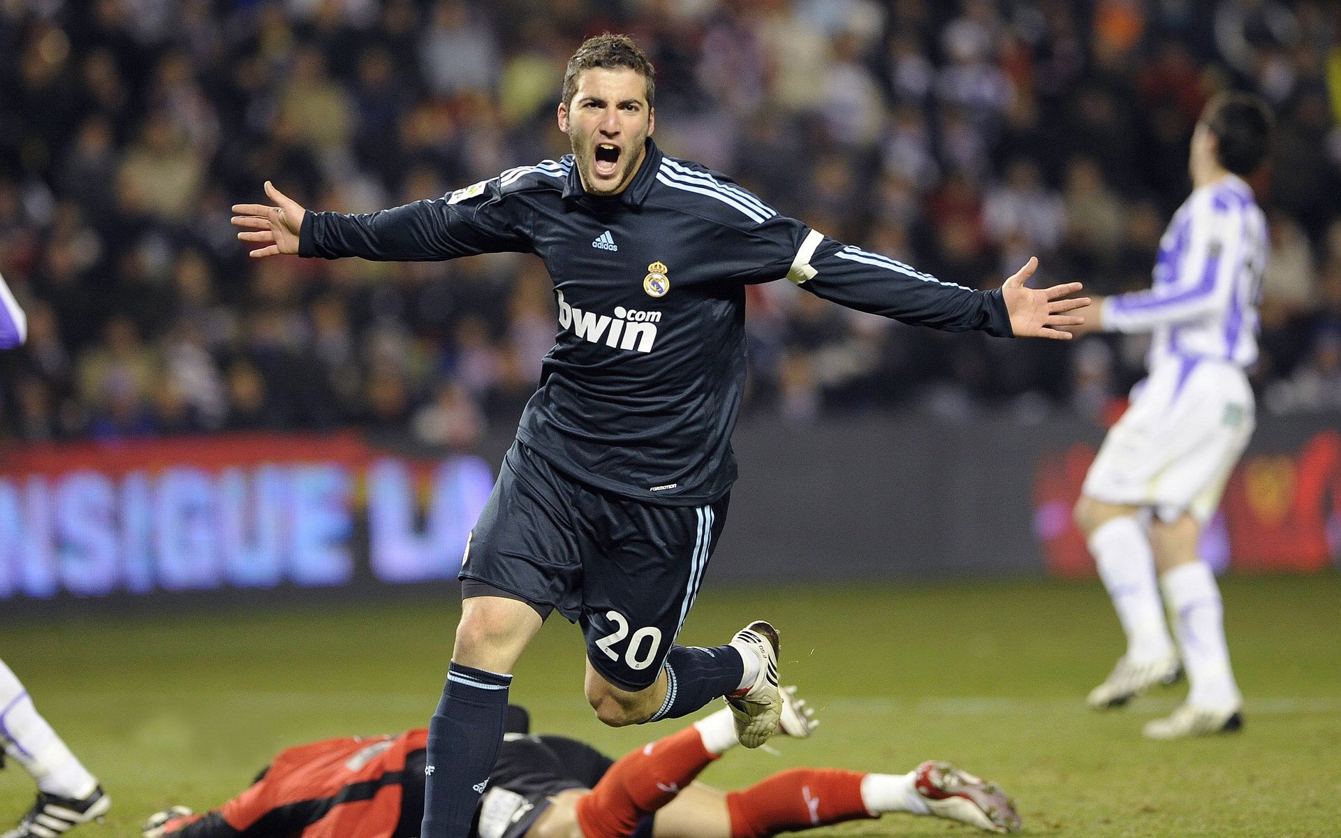 开云体育官方网站-从红土到硬地，兹维列夫的征服，一场关于网球场域与时代野心的宣言