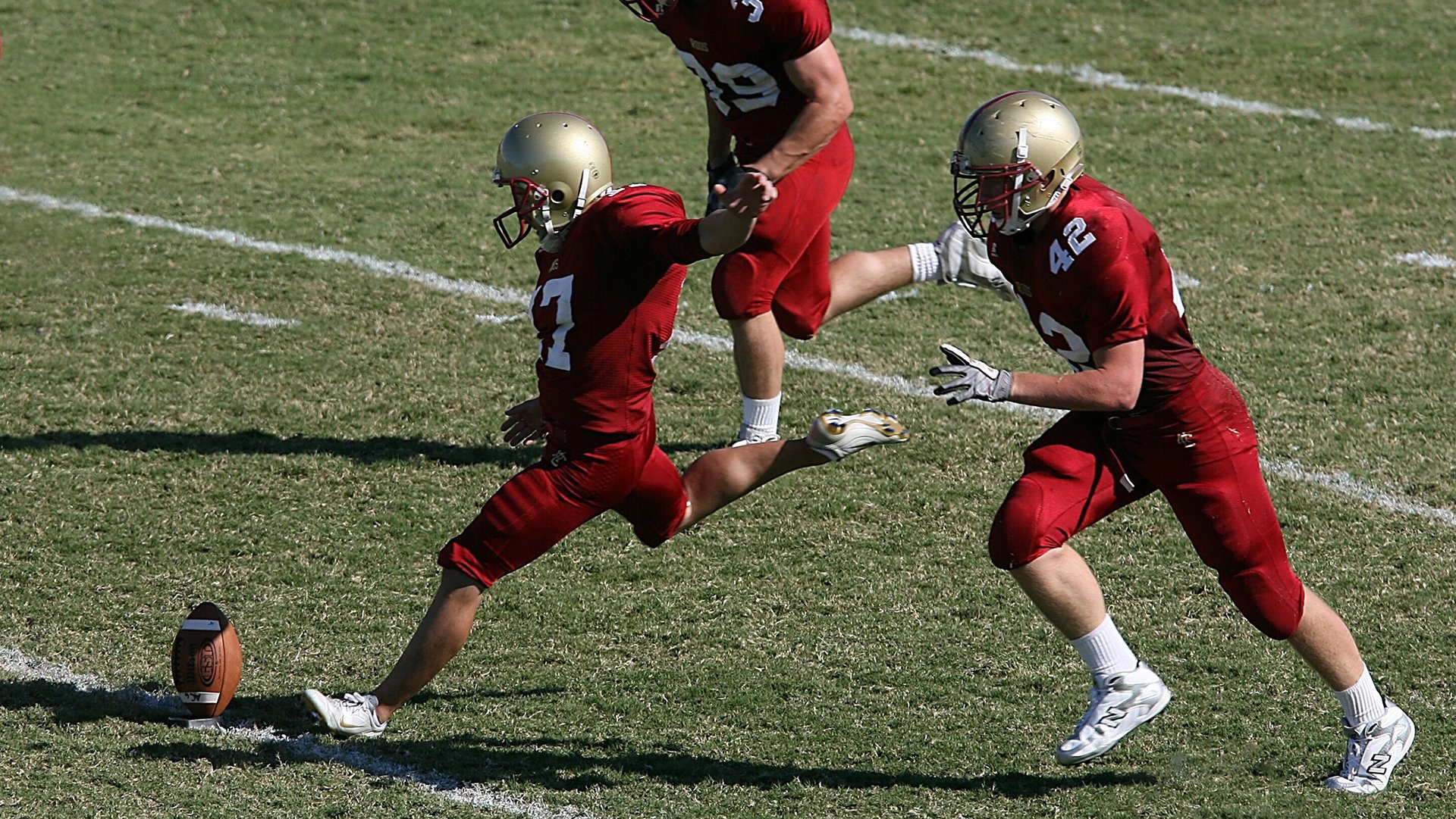 开云官网-跨界点燃者，当许昕现身英格兰足球看台